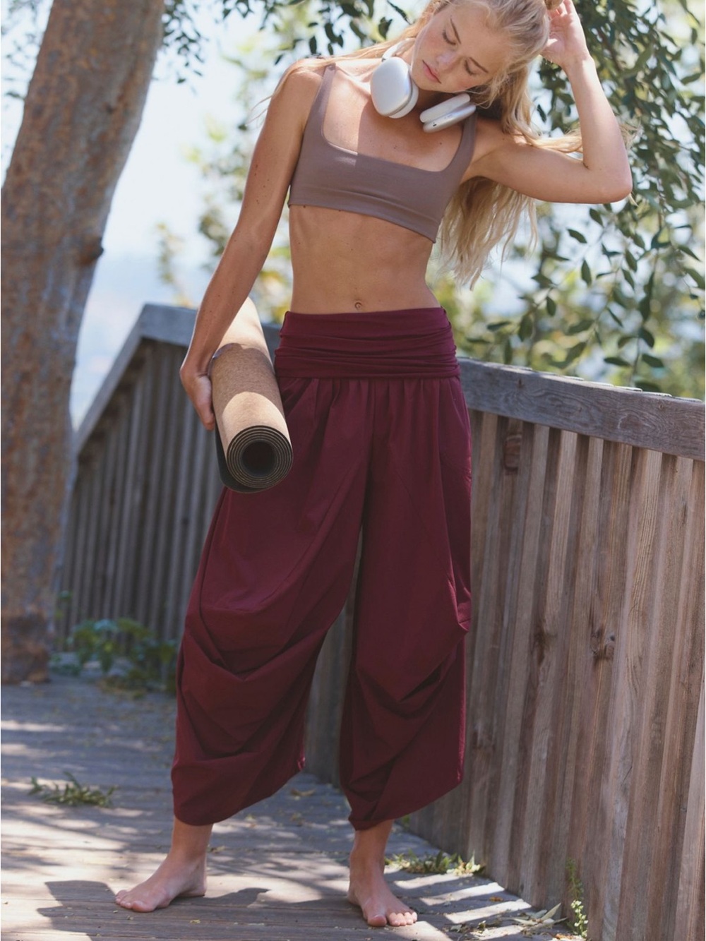 Way Back Convertible
One-Piece in the color CLOVE (see real pics!) - Picture 4 of 6
